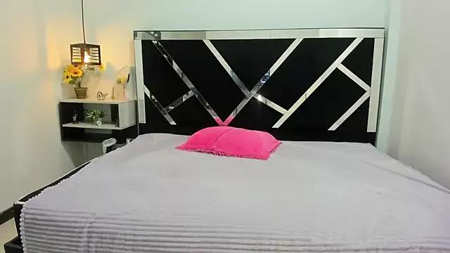 Unleash your urge for fetish cams livestreamers with our pick of steaming hot models, versed in the art of seduction and indulgence.