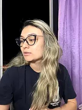 Im-Lola from StripChat is Freechat