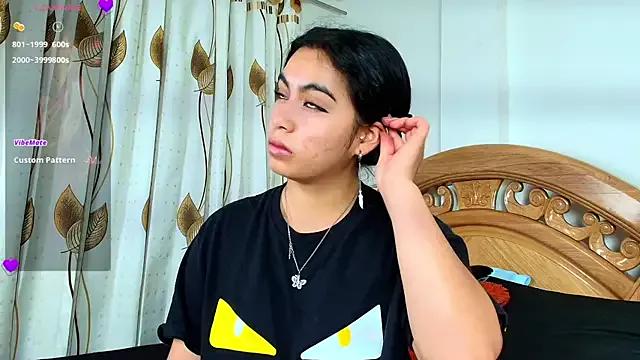 iris_mandarine from StripChat is Freechat