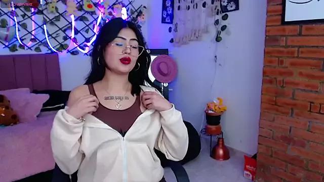 Unleash your urge for fetish cams livestreamers with our pick of steaming hot models, versed in the art of seduction and indulgence.