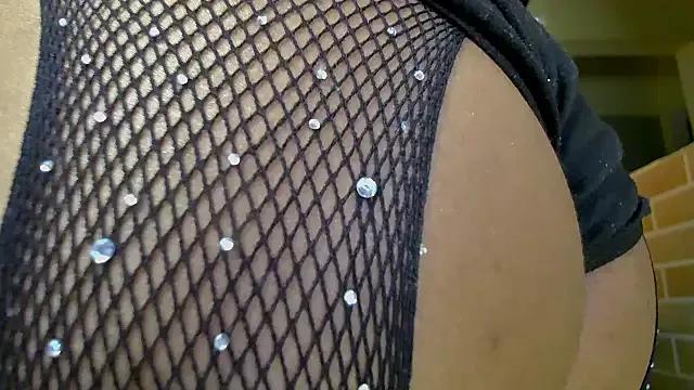 Isa_Violet from StripChat is Freechat