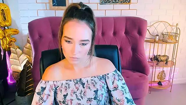 IsaRoot from StripChat is Freechat