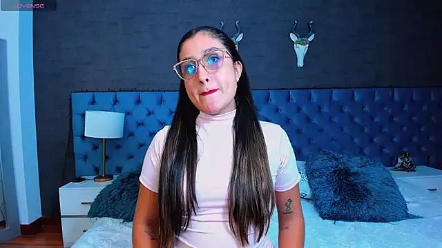 IvonneStarr from StripChat is Freechat