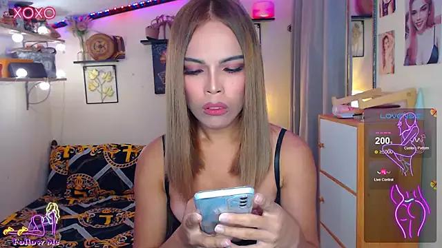 Unleash your urge for fetish cams livestreamers with our pick of steaming hot models, versed in the art of seduction and indulgence.