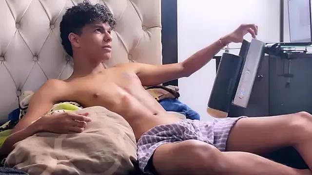 JamesDreams from StripChat is Freechat