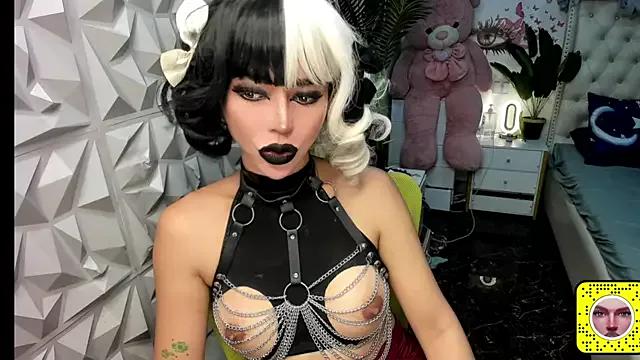 Unleash your urge for fetish cams livestreamers with our pick of steaming hot models, versed in the art of seduction and indulgence.