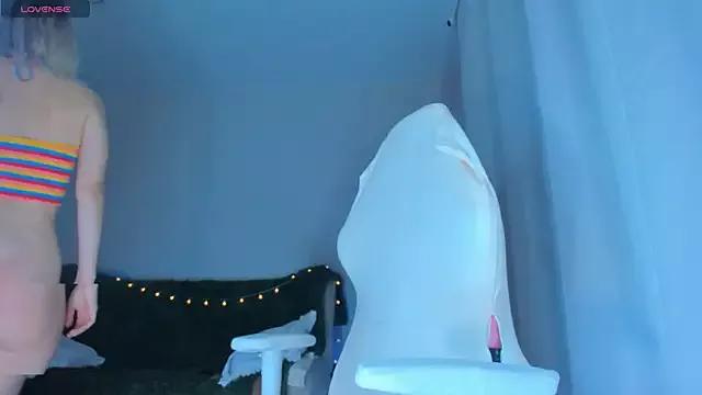 Unleash your urge for fetish cams livestreamers with our pick of steaming hot models, versed in the art of seduction and indulgence.