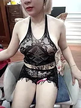 Unleash your urge for fetish cams livestreamers with our pick of steaming hot models, versed in the art of seduction and indulgence.