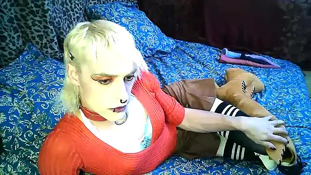 Unleash your urge for fetish cams livestreamers with our pick of steaming hot models, versed in the art of seduction and indulgence.