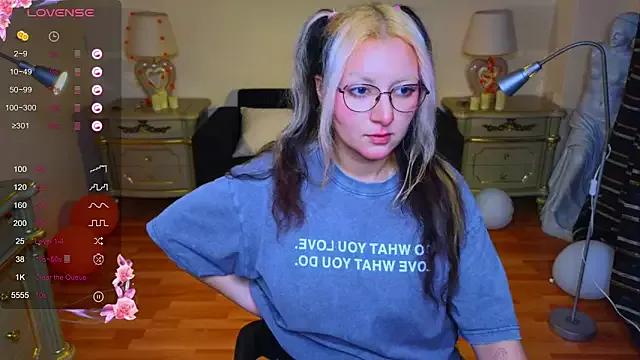 Unleash your urge for fetish cams livestreamers with our pick of steaming hot models, versed in the art of seduction and indulgence.