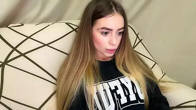 Juliamiracle from StripChat is Freechat