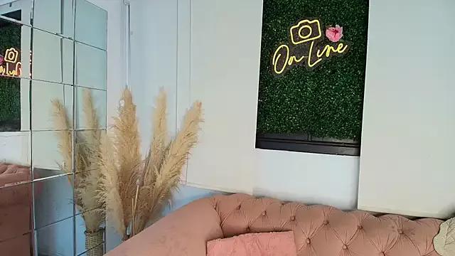 Unleash your urge for fetish cams livestreamers with our pick of steaming hot models, versed in the art of seduction and indulgence.