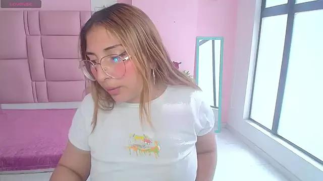 julieta_baron from StripChat is Freechat