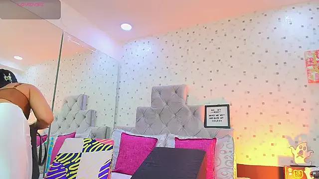 Unleash your urge for fetish cams livestreamers with our pick of steaming hot models, versed in the art of seduction and indulgence.