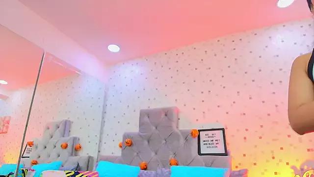 Unleash your urge for fetish cams livestreamers with our pick of steaming hot models, versed in the art of seduction and indulgence.