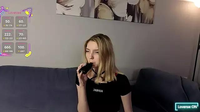 JulieTorres from StripChat is Freechat