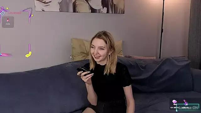 JulieTorres from StripChat is Freechat