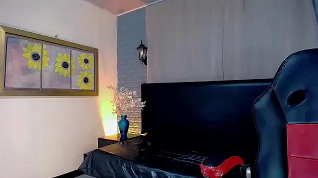 Juliette_Miel from StripChat is Freechat