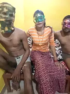 Karisma-sexy-couple from StripChat is Freechat