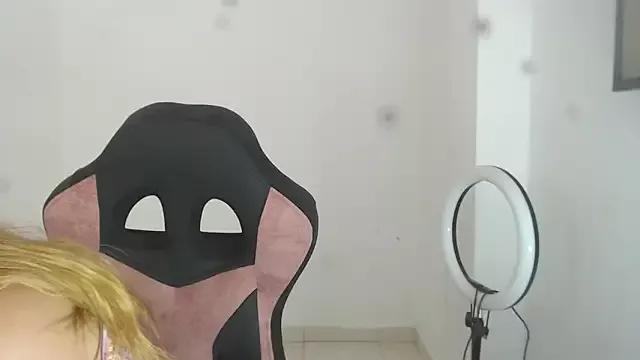 Unleash your urge for fetish cams livestreamers with our pick of steaming hot models, versed in the art of seduction and indulgence.