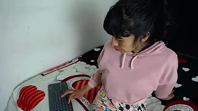 karolinee_66_ from StripChat is Freechat