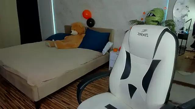 KatrinaBlaze from StripChat is Freechat