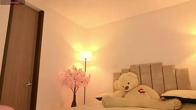 Unleash your urge for fetish cams livestreamers with our pick of steaming hot models, versed in the art of seduction and indulgence.