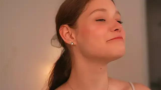 Kelly_Ember from StripChat is Freechat