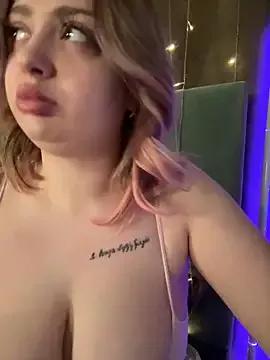 KellyMoors from StripChat is Freechat