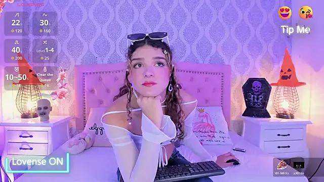 Unleash your urge for fetish cams livestreamers with our pick of steaming hot models, versed in the art of seduction and indulgence.