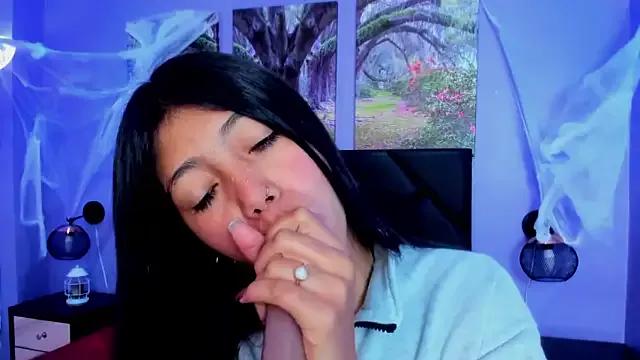KimberlyVillaLobos from StripChat is Freechat