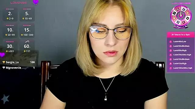 KindKristy from StripChat is Freechat