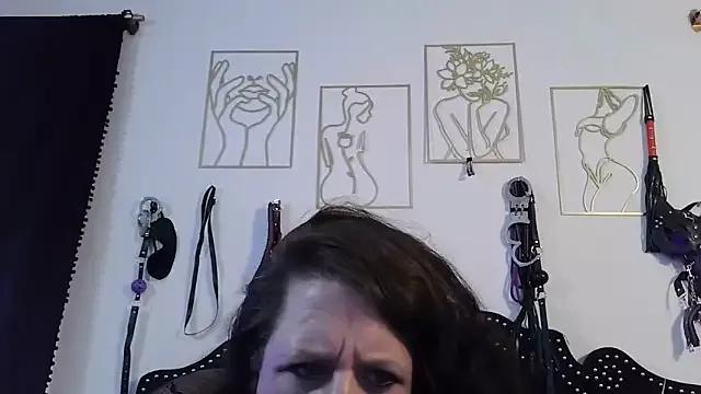 kinkykrissi from StripChat is Freechat