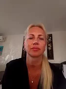 KissMiSveet from StripChat is Freechat