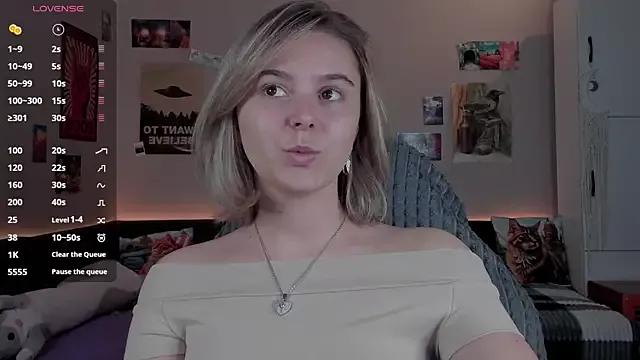 kitten_kween from StripChat is Freechat