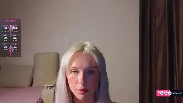 KittenFang from StripChat is Freechat
