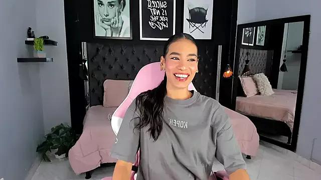 kitty_collins_ from StripChat is Freechat
