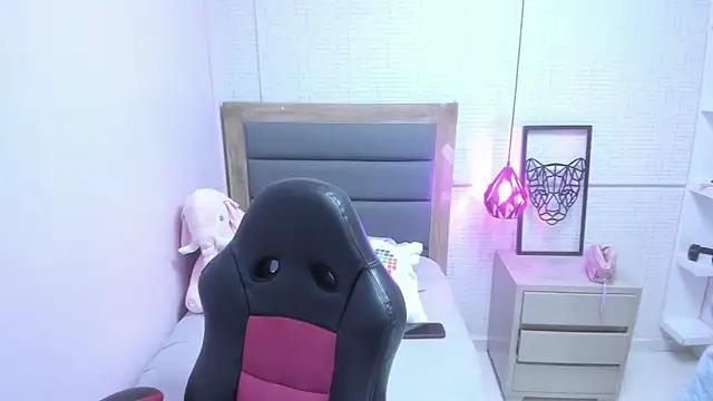Unleash your urge for fetish cams livestreamers with our pick of steaming hot models, versed in the art of seduction and indulgence.