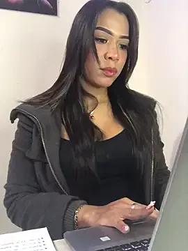 Kristal_Reds from StripChat is Freechat