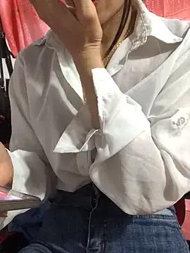 Kylie_beem from StripChat is Freechat