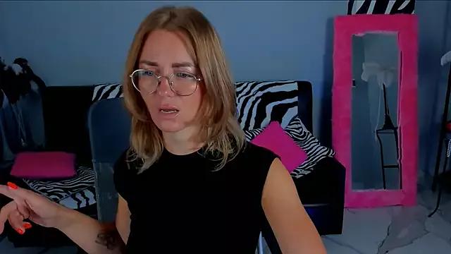 LadyIzabel from StripChat is Freechat