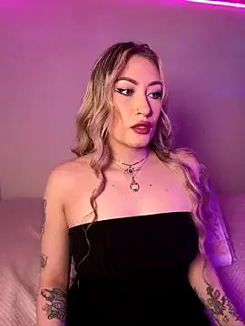 Unleash your urge for fetish cams livestreamers with our pick of steaming hot models, versed in the art of seduction and indulgence.