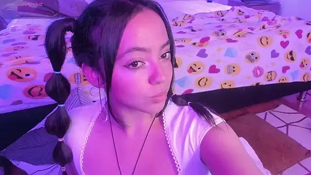 Laraa_Rouss_ from StripChat is Freechat