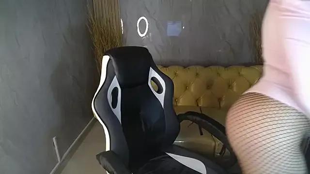 Unleash your urge for fetish cams livestreamers with our pick of steaming hot models, versed in the art of seduction and indulgence.
