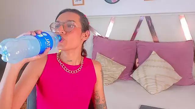 Unleash your urge for fetish cams livestreamers with our pick of steaming hot models, versed in the art of seduction and indulgence.