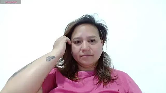 LauraReeves from StripChat is Freechat
