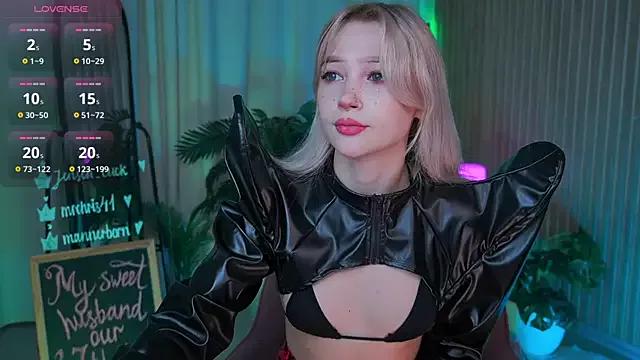Unleash your urge for fetish cams livestreamers with our pick of steaming hot models, versed in the art of seduction and indulgence.