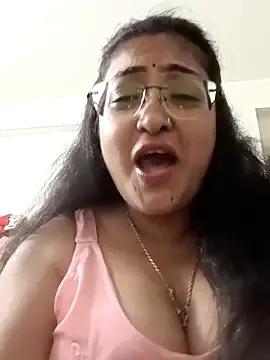 LAVERNIYA_ from StripChat is Freechat