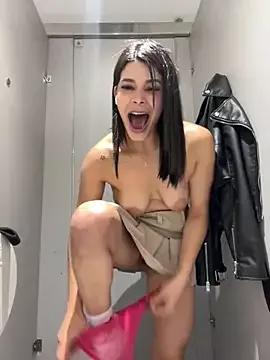 Unleash your urge for fetish cams livestreamers with our pick of steaming hot models, versed in the art of seduction and indulgence.