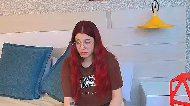 LeahRose from StripChat is Freechat